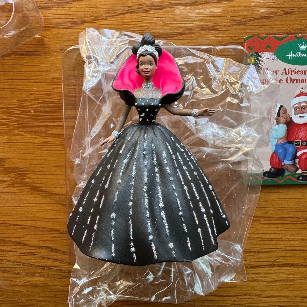 Hallmark‎ Ornament African American Holiday Barbie 1998 New Collector Series